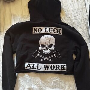 Black Skull Graphic cropped Hoodie the drive